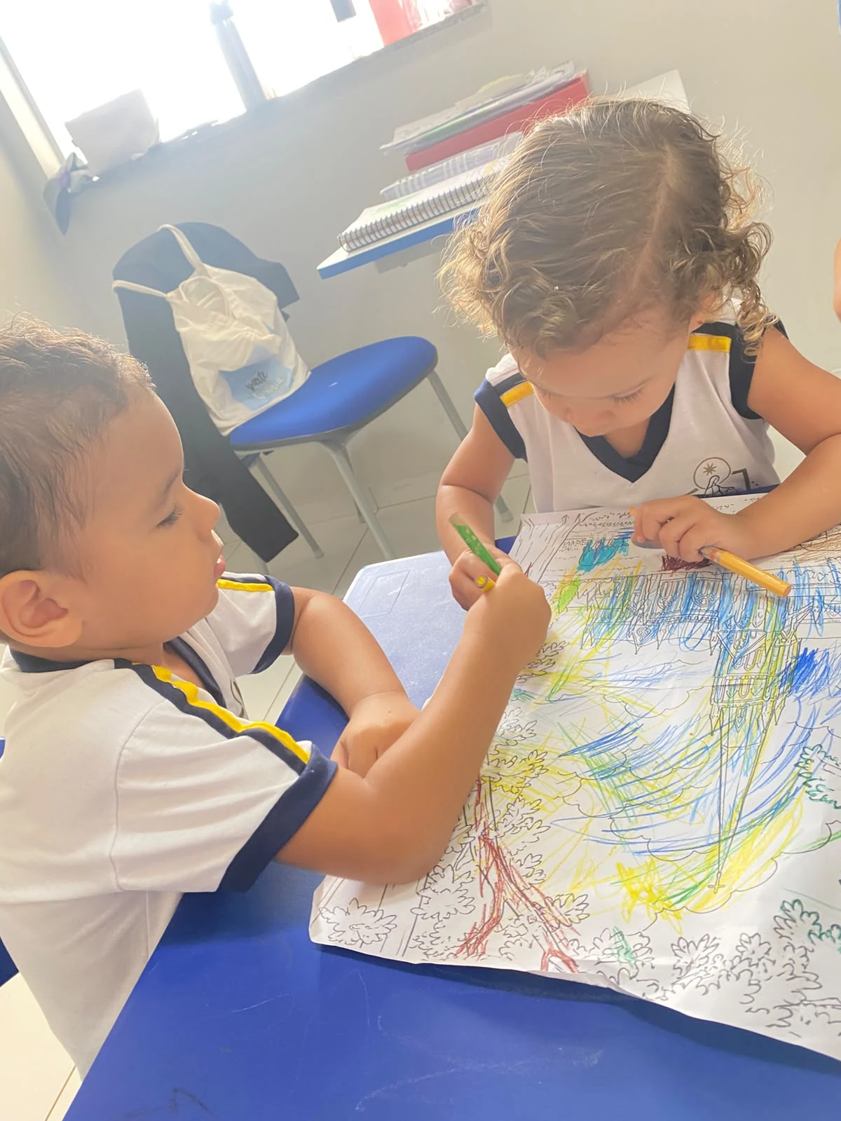 Atividade de expressão artística em grupo